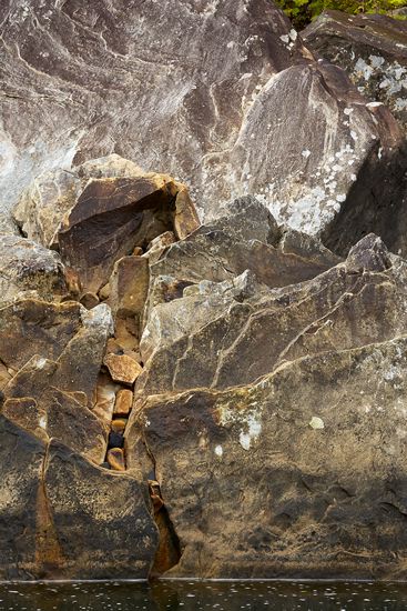 Tennessee;Oneida;Big South Fork;Striation;Stone;Rock;Boulder;Geology;Geological;Rock formations;Rocks;Textures;Shapes;Patterns;Abstractions;Abstract;Brook;Creek;Rivulet;Streamlet;Stream