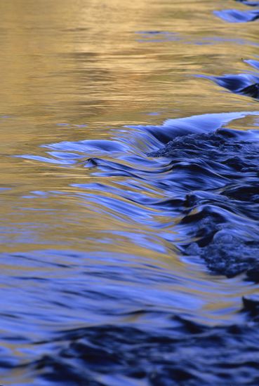 Rivers;River;Riverbed;Water;Flowing;waterway;stream;creek;brook;Reflections;Reflection;Textures;Shapes;Patterns;Abstractions;Abstract