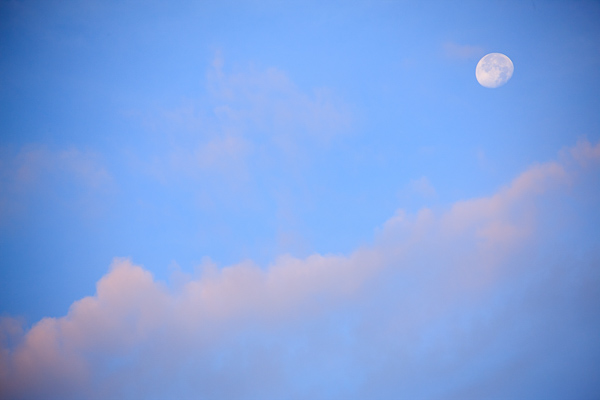 Blue;Calm;Cloud;Cloud Formation;Clouds;Cloudy;Healing;Health care;Healthcare;Minimalism;Moon;Nature;Pastoral;Pink;landscape;magenta;oneness;peaceful;restful;serene;sky;soothing;tranquil;zen