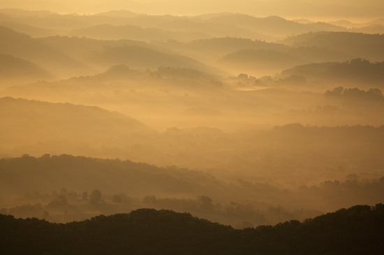 Ataya Tract;Break of Day;Cumberland Mountain;Dawn;Daybreak;First Light;Fog;Foggy;Haze;Mist;Misty;Morning;Mountain;Mountain Top;Mountainous;Mountains;Obscured;Peak;Pinnacle;Precipice;Range;Summit;Sun-up;Tennessee