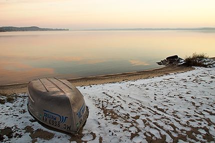 Sunrise;Dawn;Boat;Lake;Morning;Water;Sunlight;Boats;Pond;Body of Water;Wet;Cool;Deep;Clear;Pool;Reservoir;Ice;Icicles;Frozen;Freeze;Cold;Winter;Sun;Beams;Sunbeam;Rays;Light;Luminance;Illuminate;Pool of Water;Reflections;Oneness