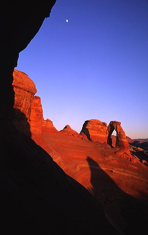 Sunset;Dusk;Twilight;evening;Nightfall;Sundown;Rocks;Rock;Boulder;Boulders;Rock Formations;Stones;Pebble;Pebbles;Stone;Ledge;Mountain;Cliff;Precipice;Peak;Mountain Top;Nature;Vertical;High;Power;Powerful;Scenic View;Scenics;Summit;Arches