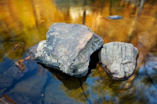 Stones;water;Gold;Alabama;Boulders;reflections;Gray;Fall;Yellow;Rocks;Mirror;Brown;Leaves;Autumn;reflection;Boulder;Blue;Stone;river;Little River Canyon National Preserve