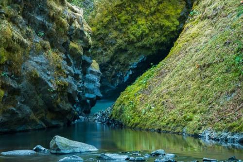 Blue;Boulder;Boulders;Green;Oregon;Reflection;Reflections;Rock;Rock Formations;Rocks;Stream;Water