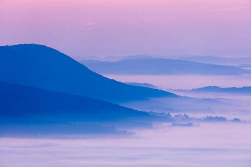 Blue;Hill;Hillside;Magenta;McCloud Mountain;Mist;Morning;Mountain;Mountain Side;Mountain Top;Mountainous;Pink;Red;Sun-up;Sunlight;Sunrise;Sunshine;fog;foggy;haze;misty;zen