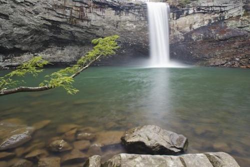Falling;Boulder;Geology;Pouring;Spray;Stone;Cascading;Striation;Green;Rock;Rock formations;Cataract;Waterfalls;Waterfall;Cascade;Geological;Wet;Water;Rocks;Spilling;Chute;Falls