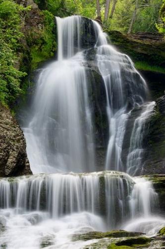 water;Moss;Pennsylvania;Streaming;Chute;Cascading;Waterfalls;Stream;cliff;Cascade;Waterfall;Brown;Rock Face;White;Rock Formations;Rock;Dingmans Falls;Pouring;Green;Falls