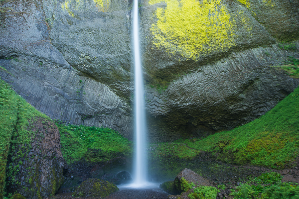 Bluff;Boulder;Boulders;Calm;Cascade;Cascading;Chute;Cool;Falling;Falls;Flow;Geological;Healing;Health care;Healthcare;Latourell Falls;Minimalism;Nature;Oregon;Pastoral;Pouring;Rock;Rock formations;Rocks;Rocky;Spilling;Stone;Stones;Stream;Streaming;Water;Waterfalls;Waterscape;Yellow;cliff;green;landscape;oneness;peaceful;restful;serene;soothing;tranquil;waterfall;wet;zen